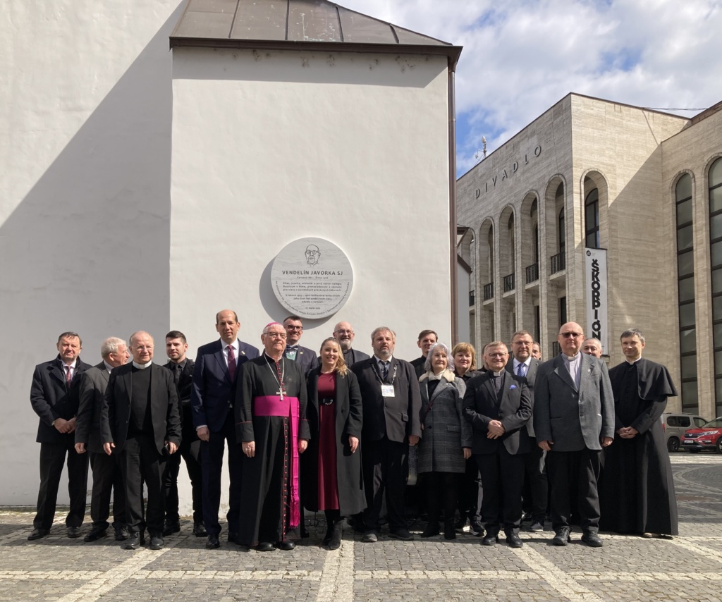 Pred tabuľou Vendelína Javorku, Žilina 22.3.2026